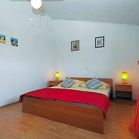 מלון 2054
